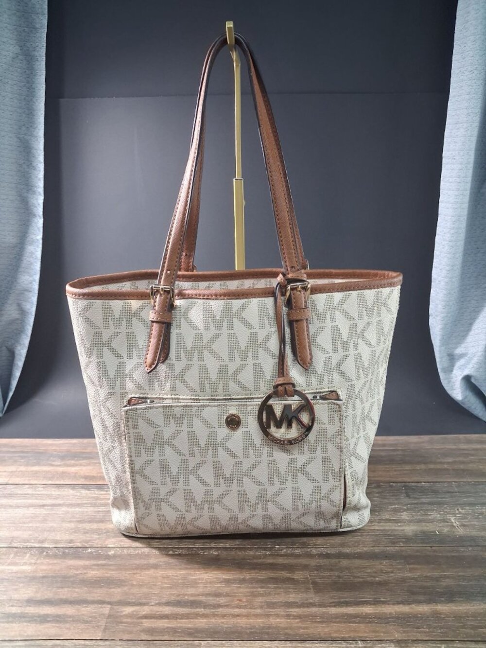 Michael Kors Jet Set Snap Pocket Tote Bag Vanilla Signature Monogram Purse